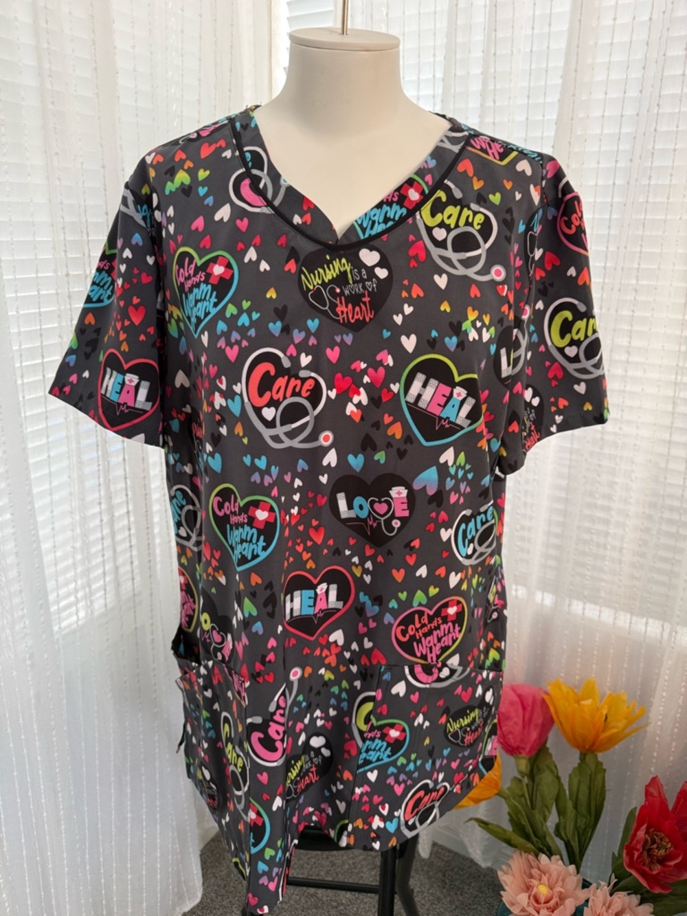 SCRUB Cherokee Black Multicolor Heart & 'Care' Print Scrub Top Size M
